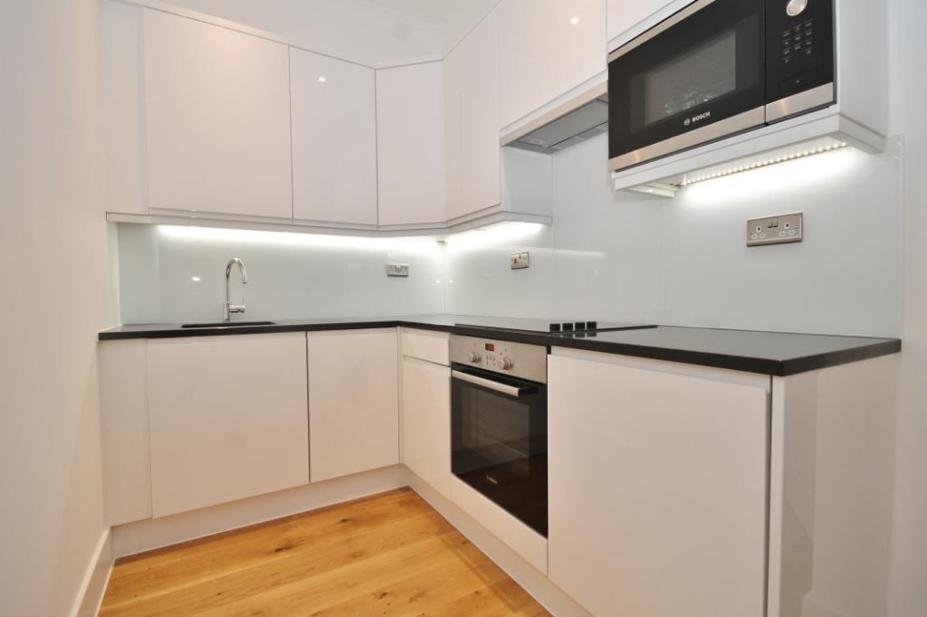 Flat Scarbrook Road in Greater London
