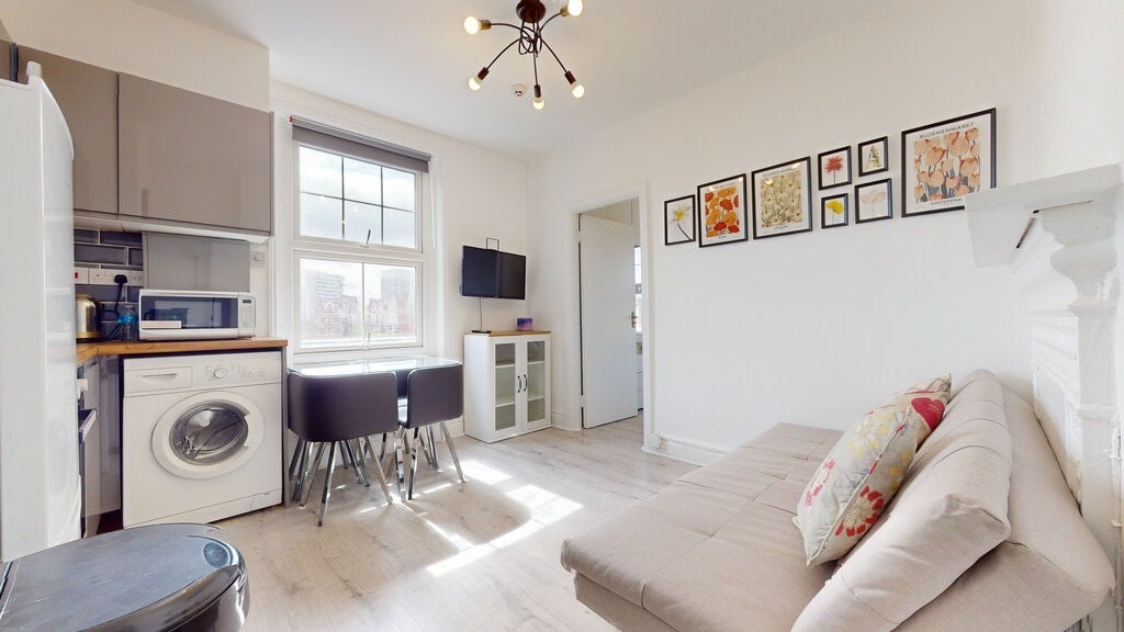 Flat Lisson Street in City of Westminster