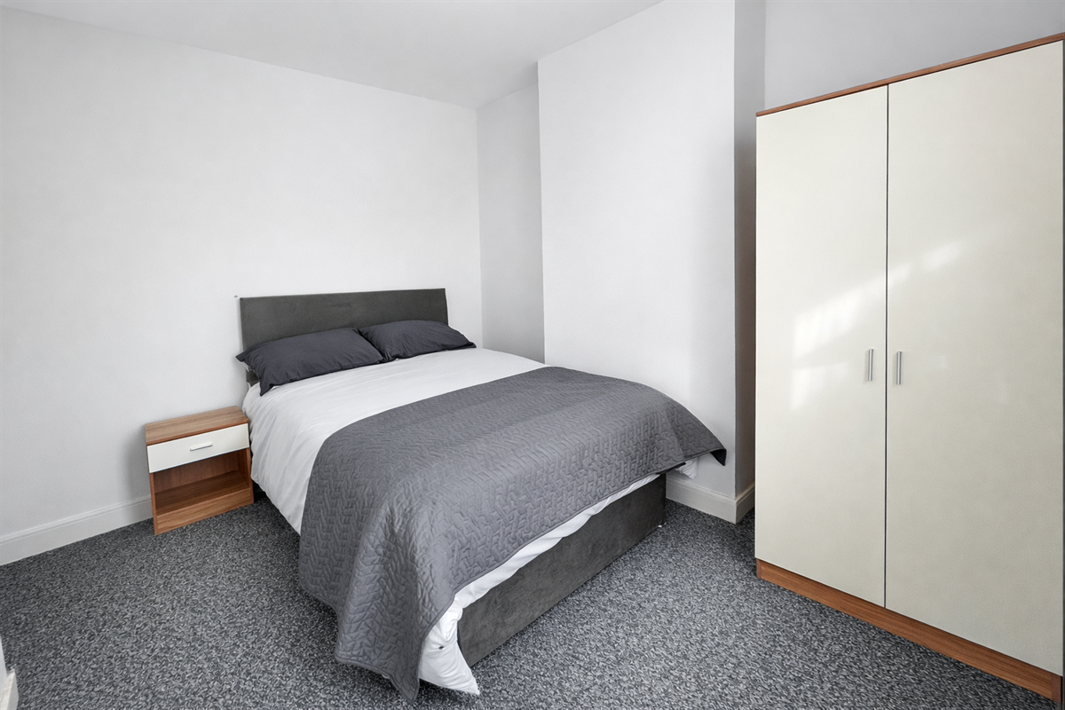 Room Raleigh Street in Bedford