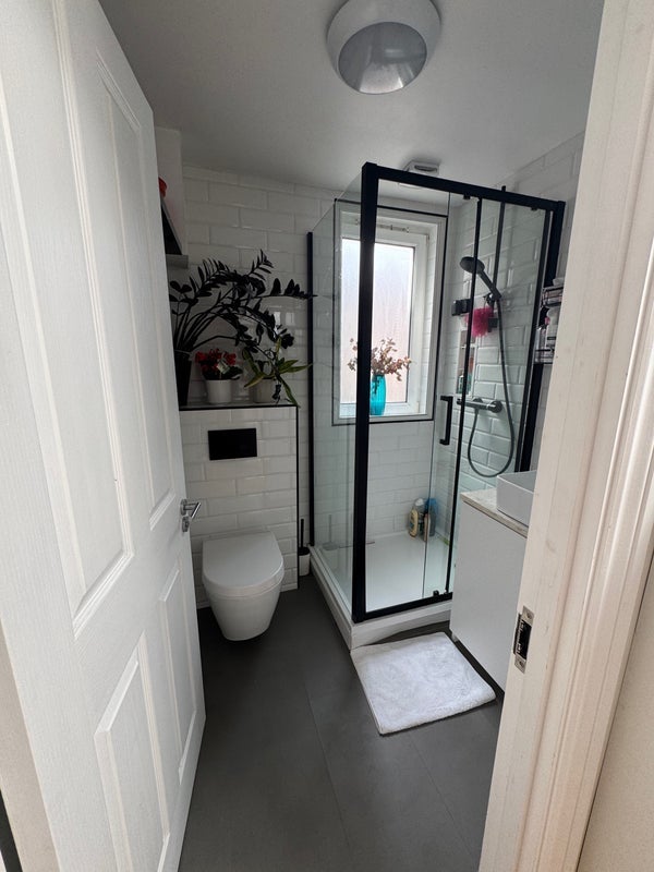 Room Inworth Walk in Greater London