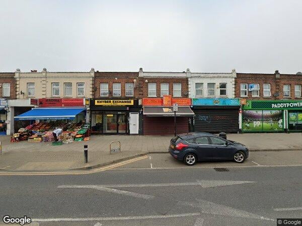 Room Station Road in Greater London