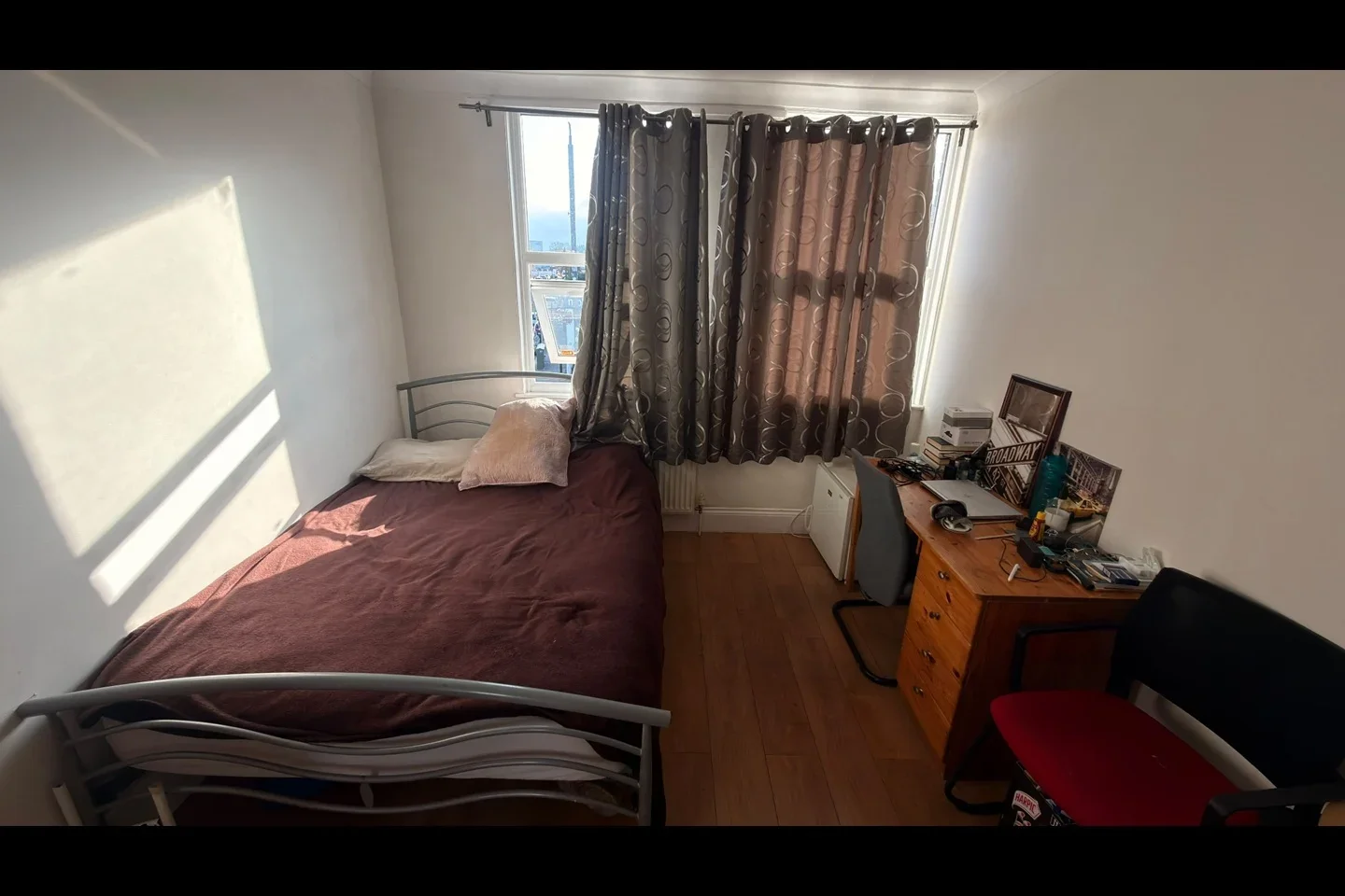Room Station Road in Greater London