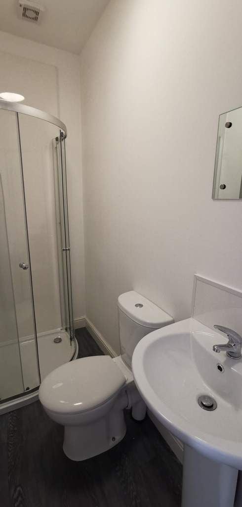 Room Hutt Street in Hull