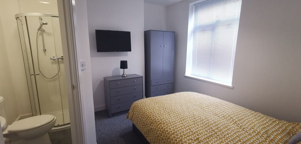 Room Hutt Street in Hull