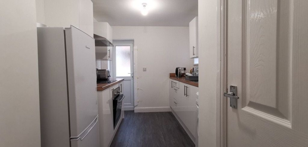 Room Hutt Street in Hull