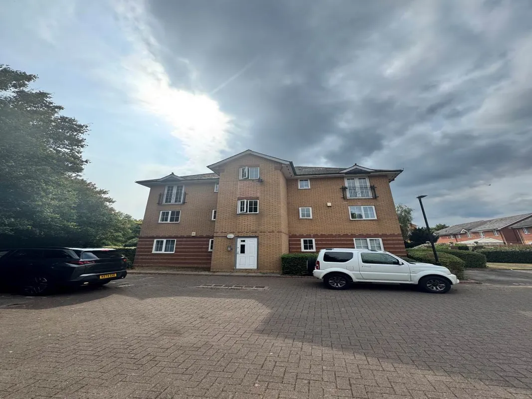 Flat Campbell Drive in Cardiff