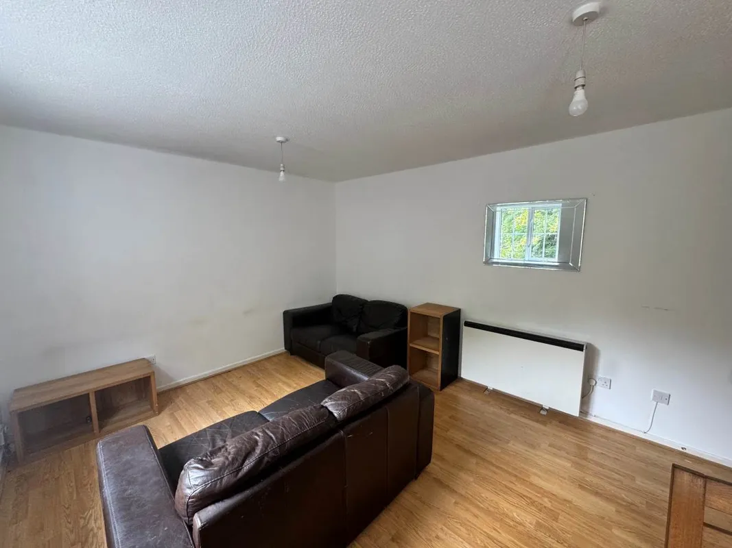 Flat Campbell Drive in Cardiff