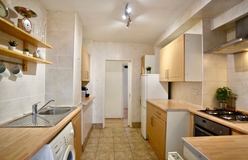 Room Hunmanby Avenue in Manchester