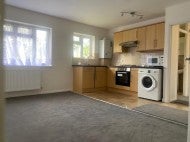 Flat Friern Park in Greater London