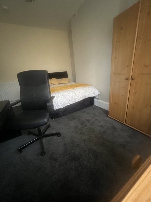 Room Regent Road in Stoke-on-Trent