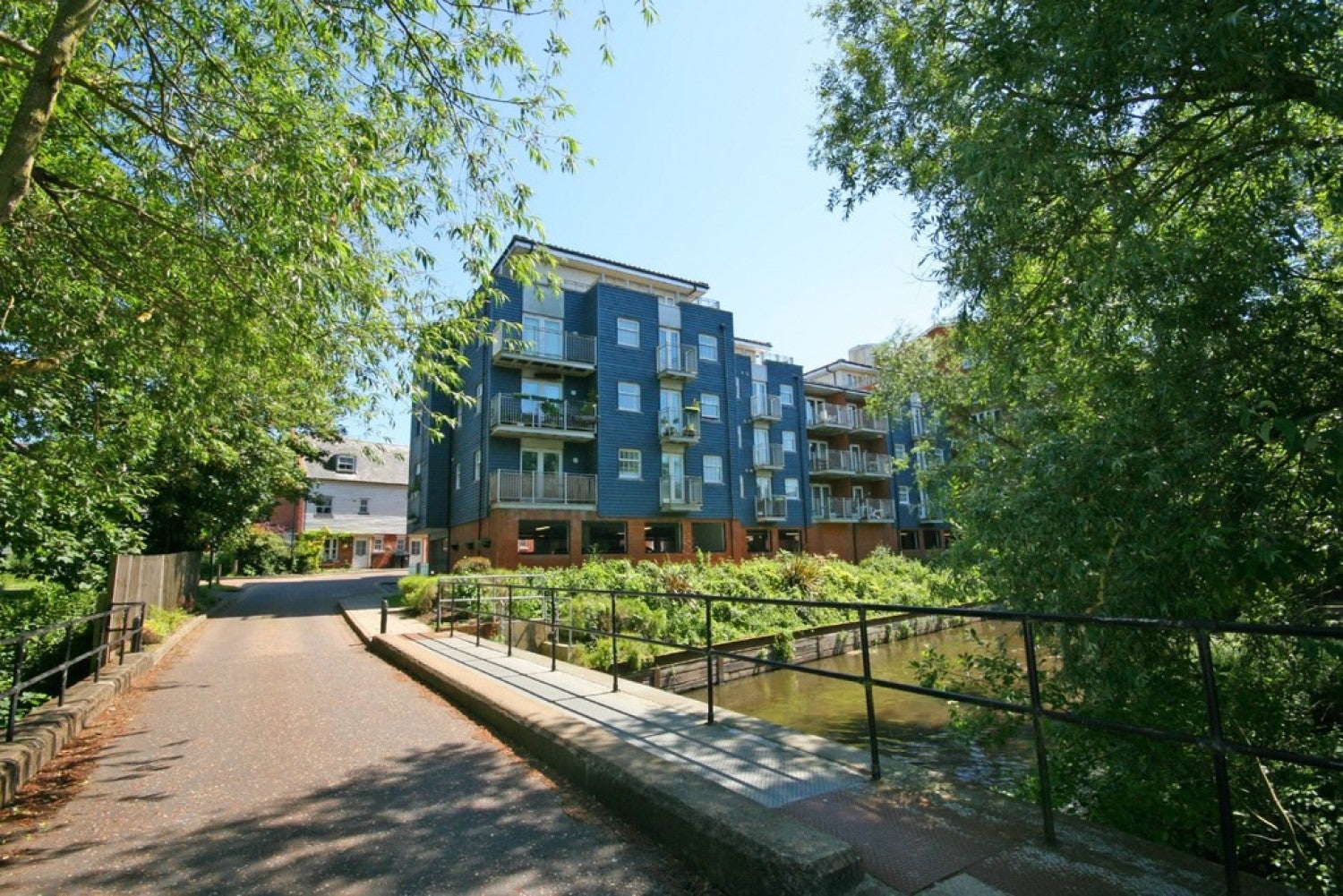 Flat Weir Court in Canterbury