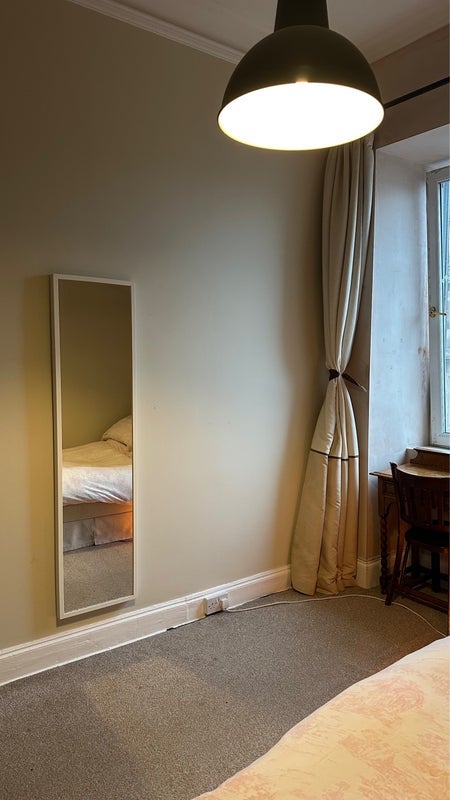 Room Victoria Road in Glasgow