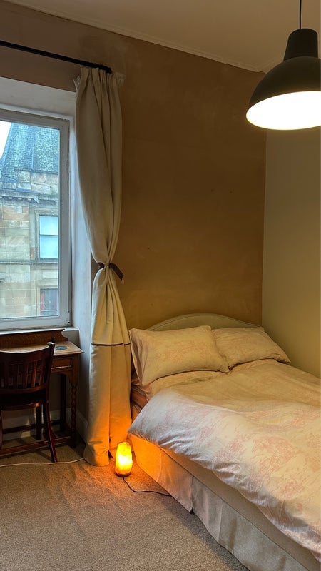 Room Victoria Road in Glasgow