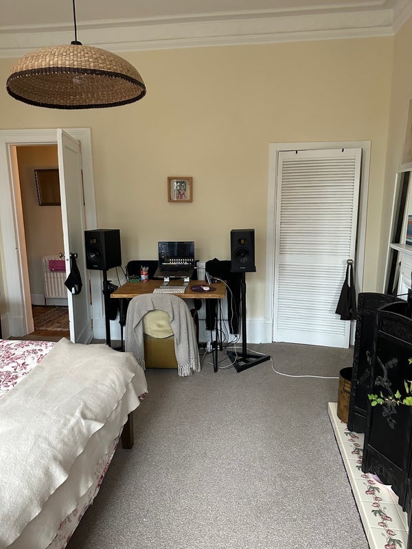 Room Victoria Road in Glasgow