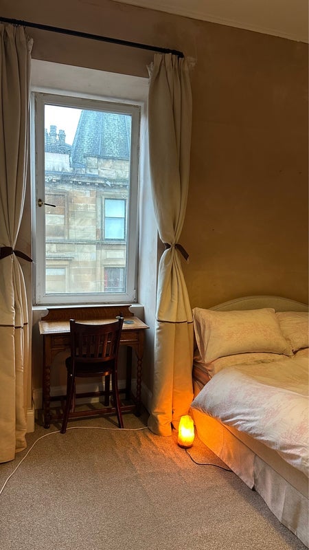 Room Victoria Road in Glasgow