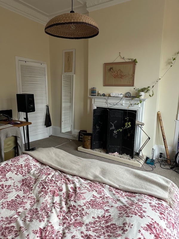 Room Victoria Road in Glasgow