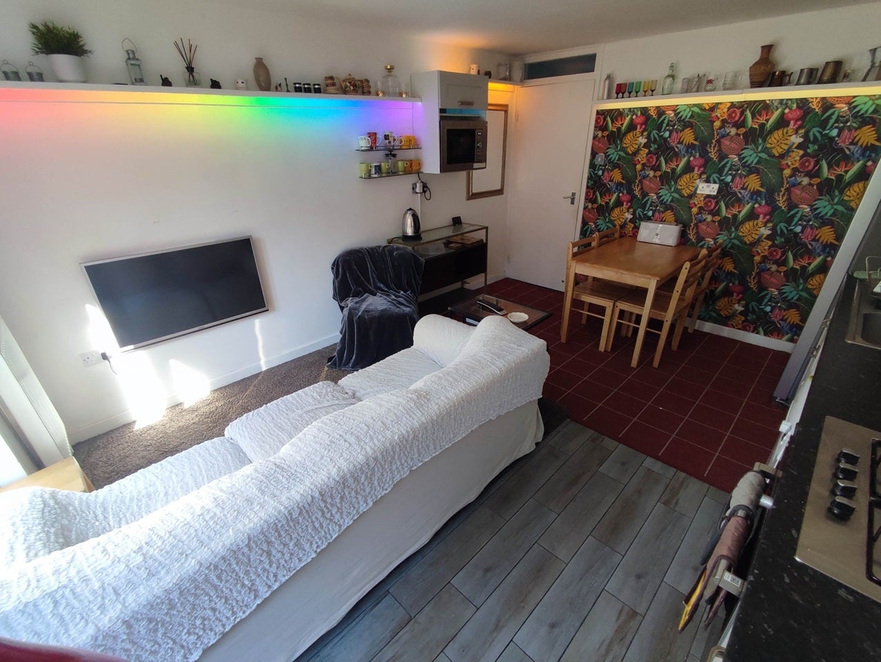 Room Burnley Road in Greater London