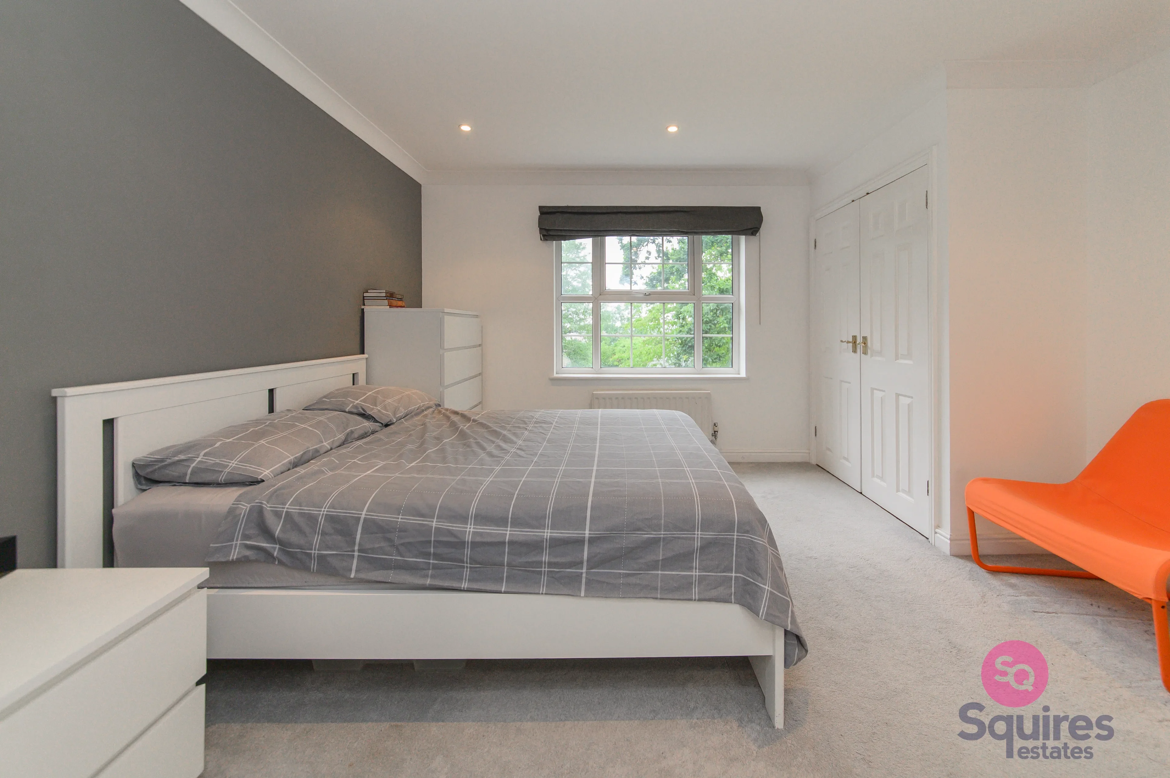 Flat Sunningfields Road in Greater London