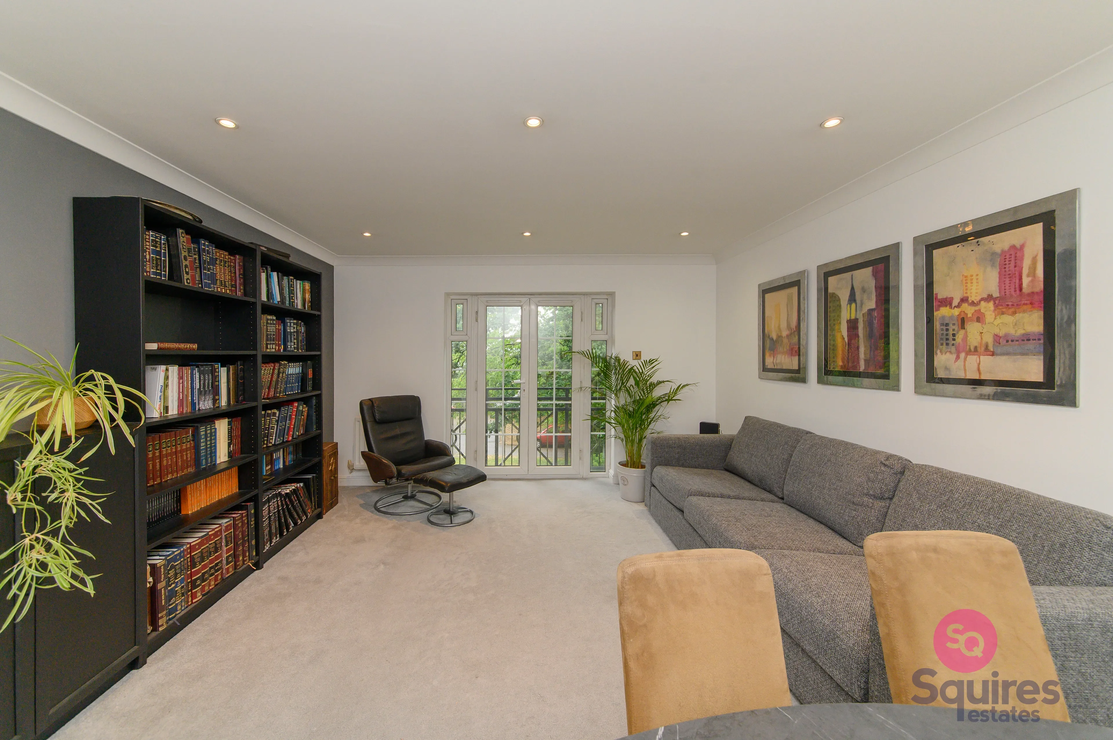 Flat Sunningfields Road in Greater London