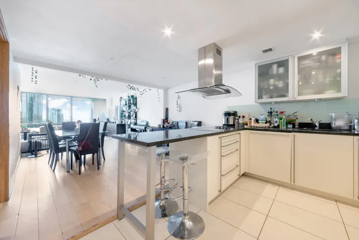 Flat Hertsmere Road in Greater London