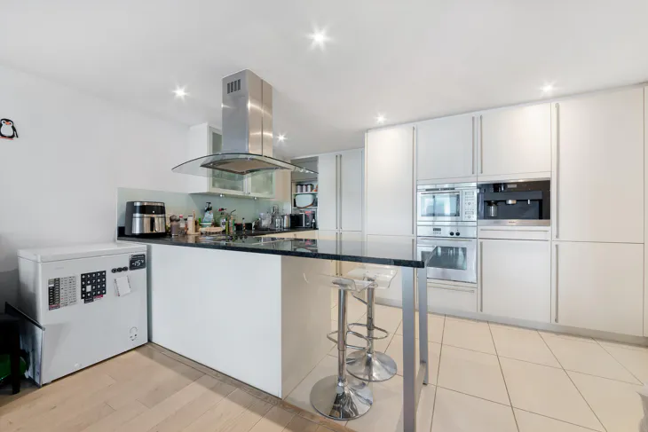 Flat Hertsmere Road in Greater London