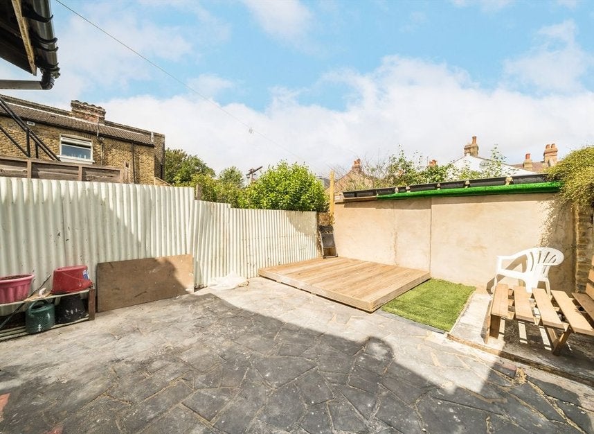 House Mellison Road in Greater London