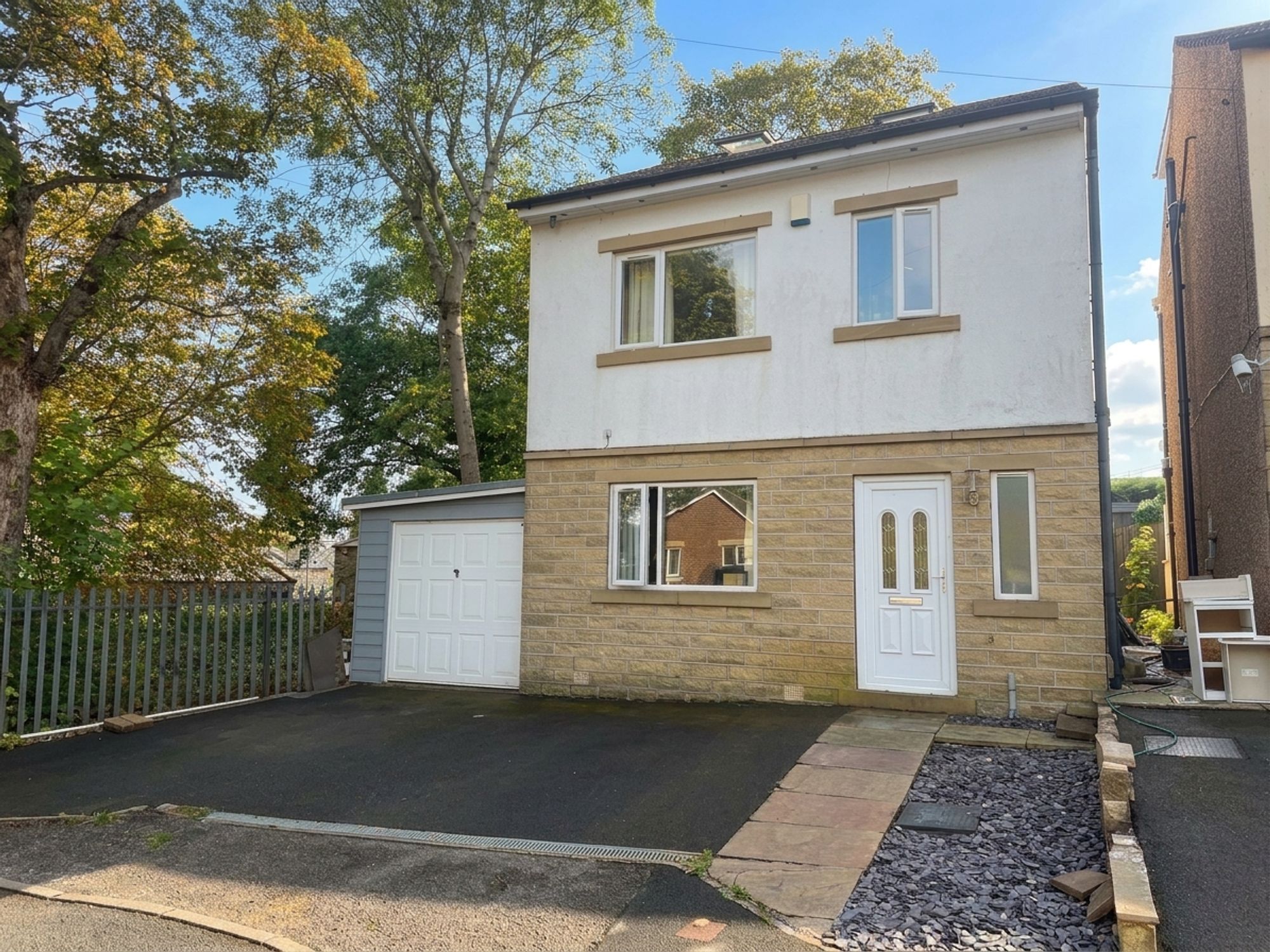 House Felcote Avenue in Huddersfield