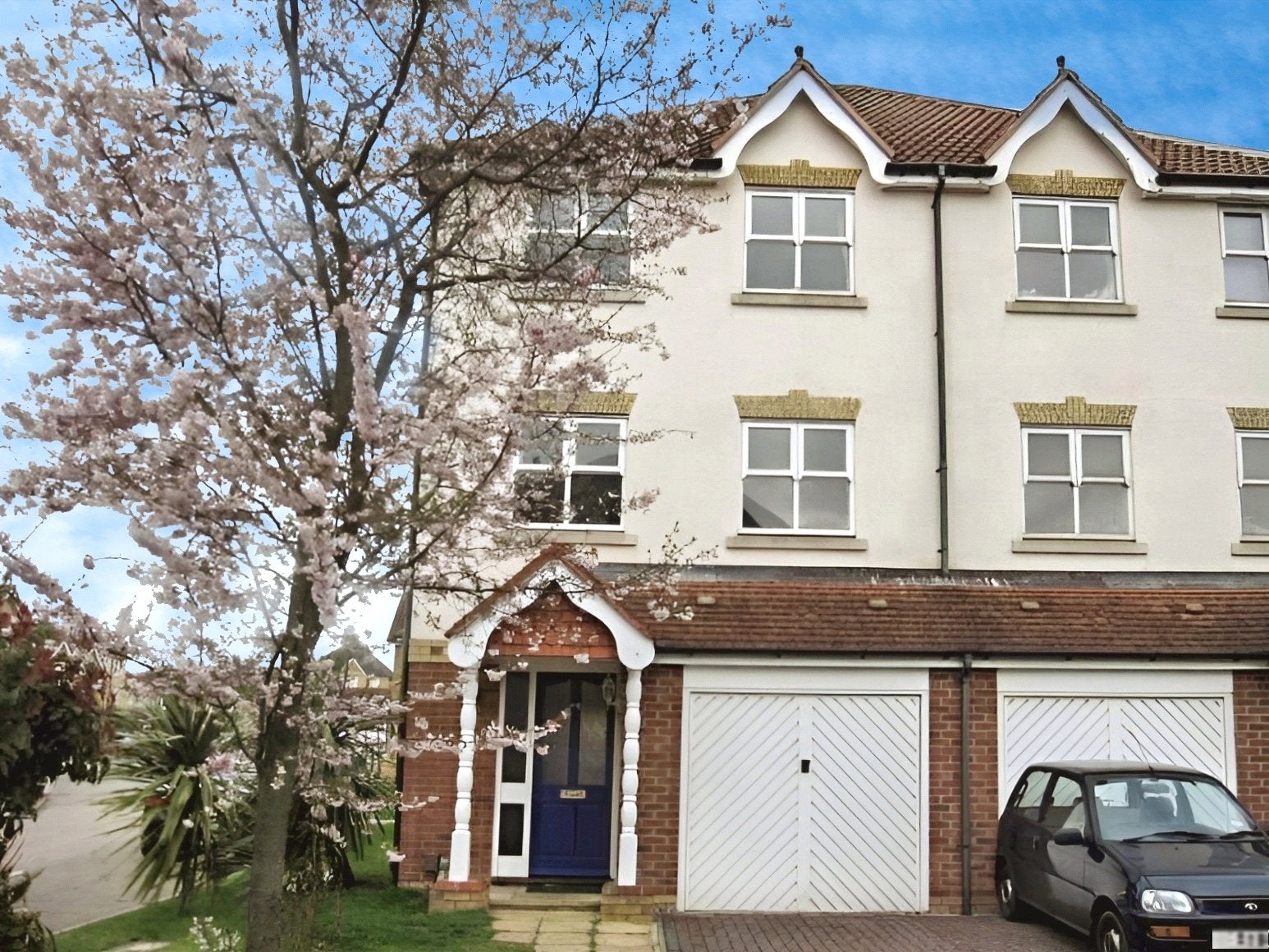 Flat Nightingale Shott in Borough of Runnymede