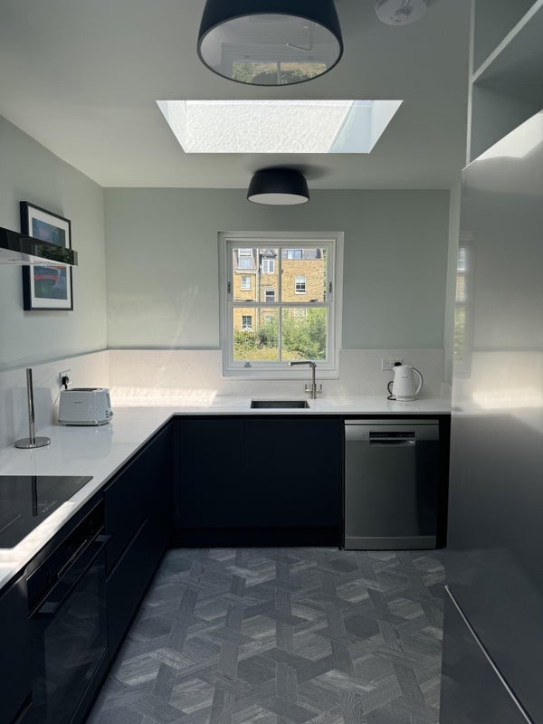 Flat Victoria Rise in Greater London