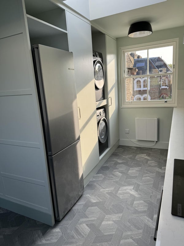 Flat Victoria Rise in Greater London