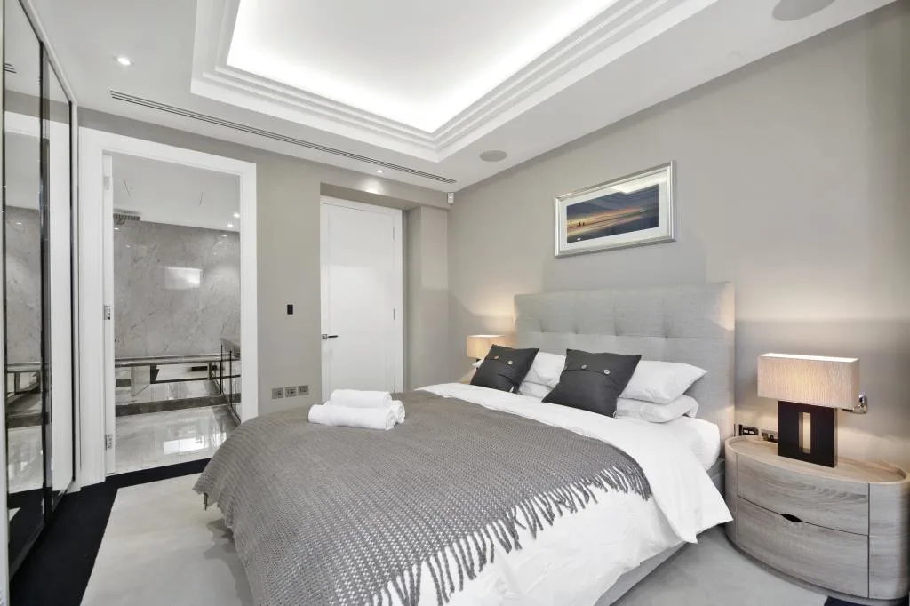 Flat Eccleston Place in City of Westminster
