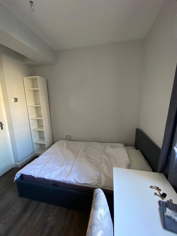 Flat New North Road in Greater London