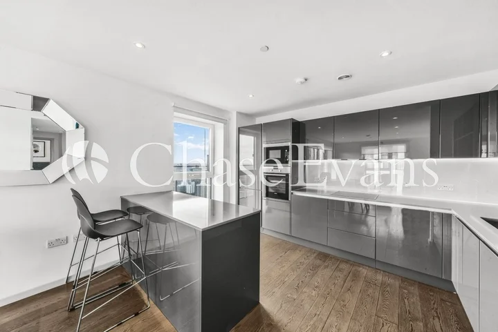 Flat Westfield Avenue in Greater London