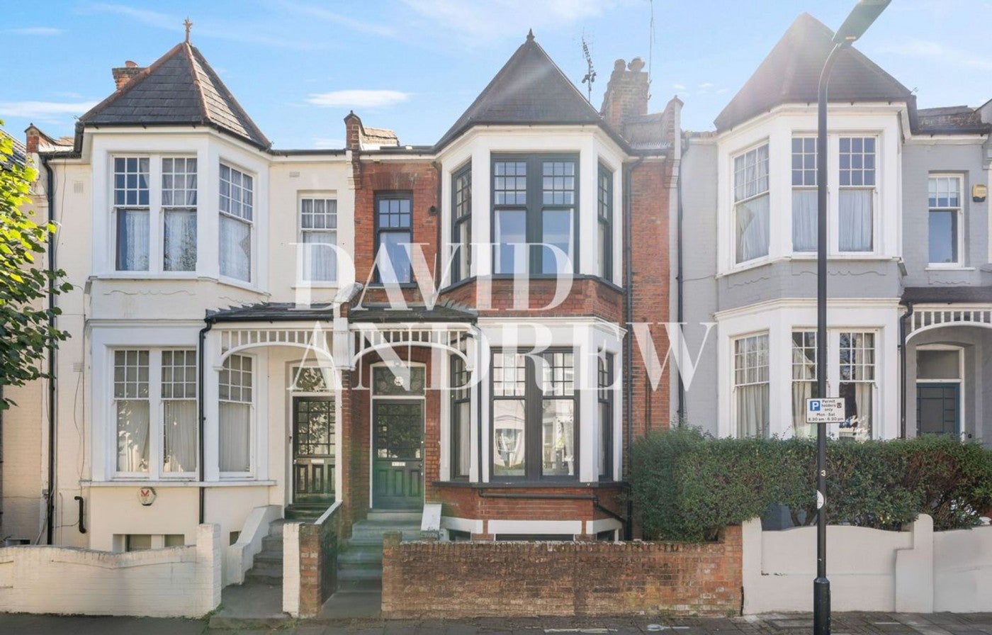 Flat Gunton Road in Greater London
