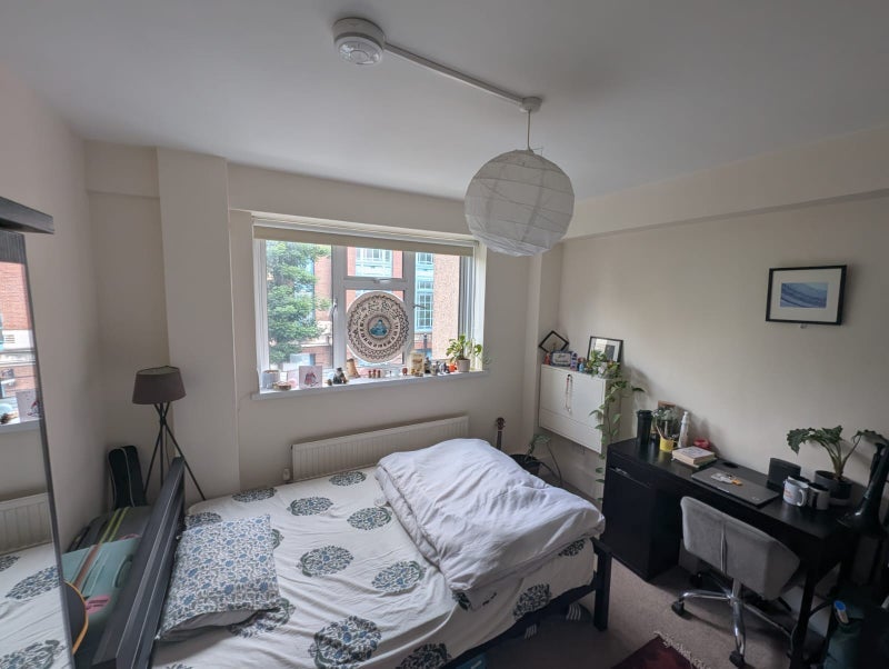 Room Harrison Street in Greater London