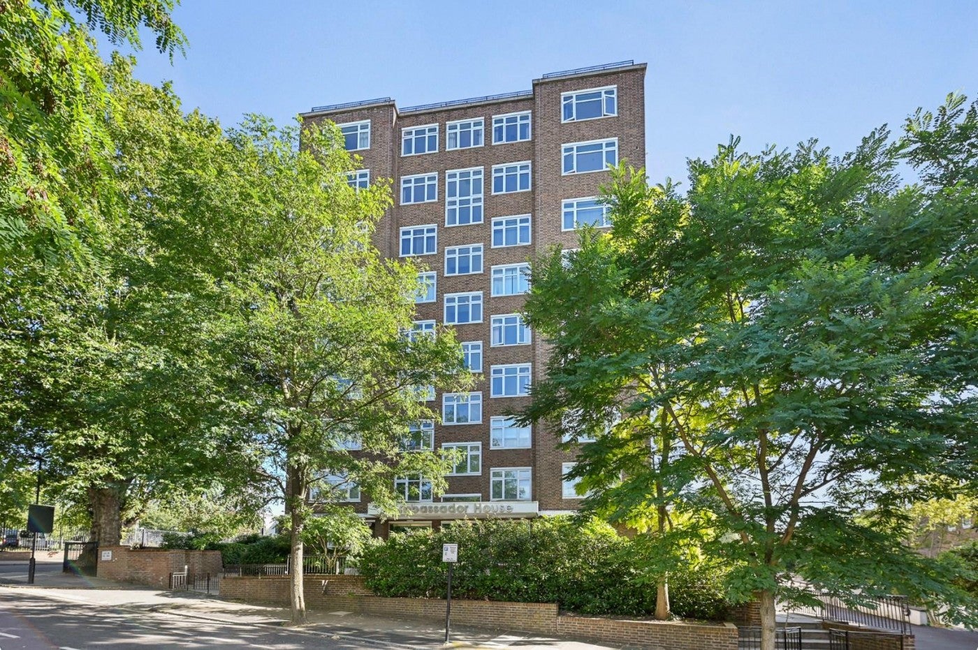Flat Carlton Hill in City of Westminster