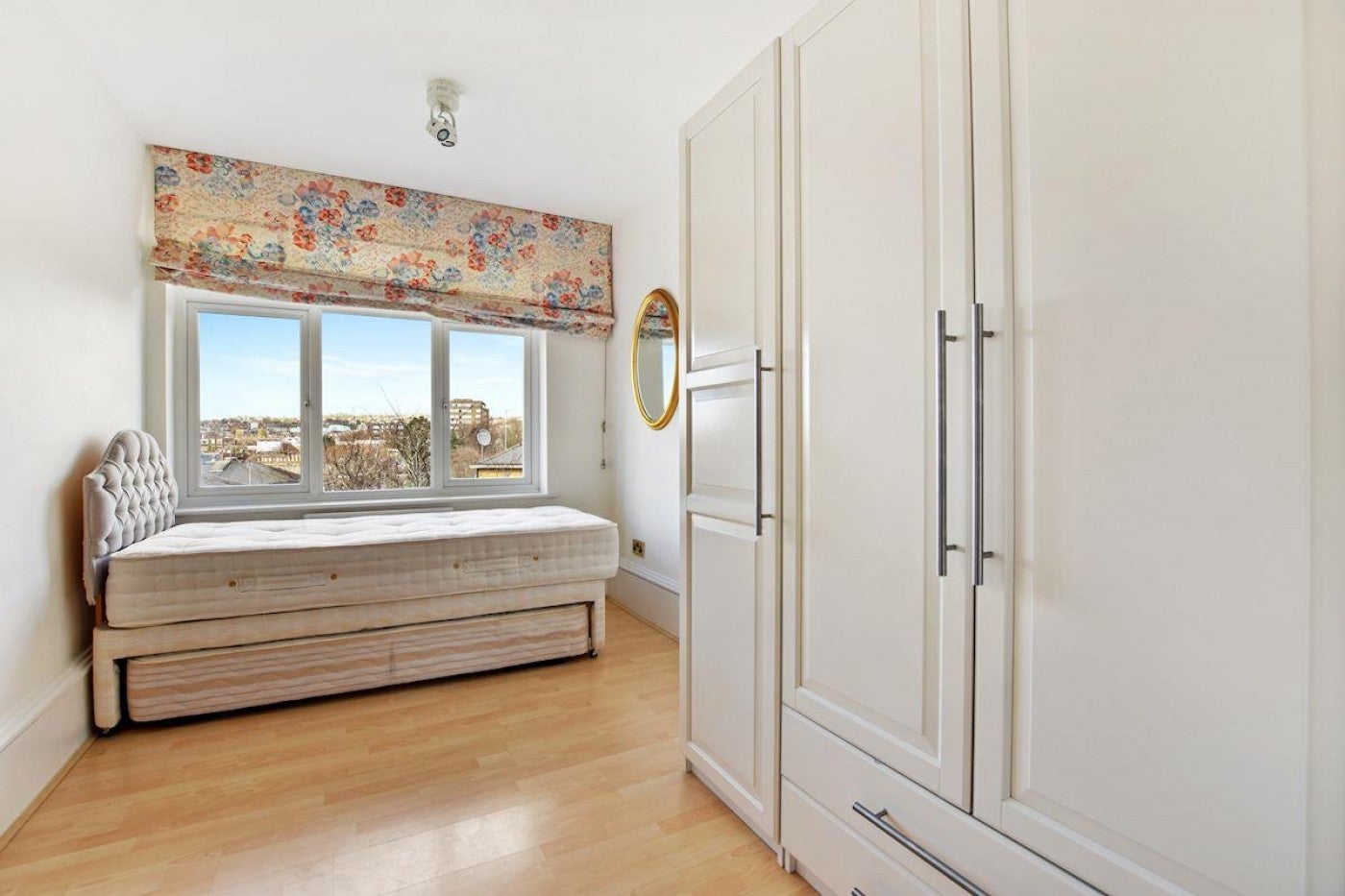 Flat Carlton Hill in City of Westminster