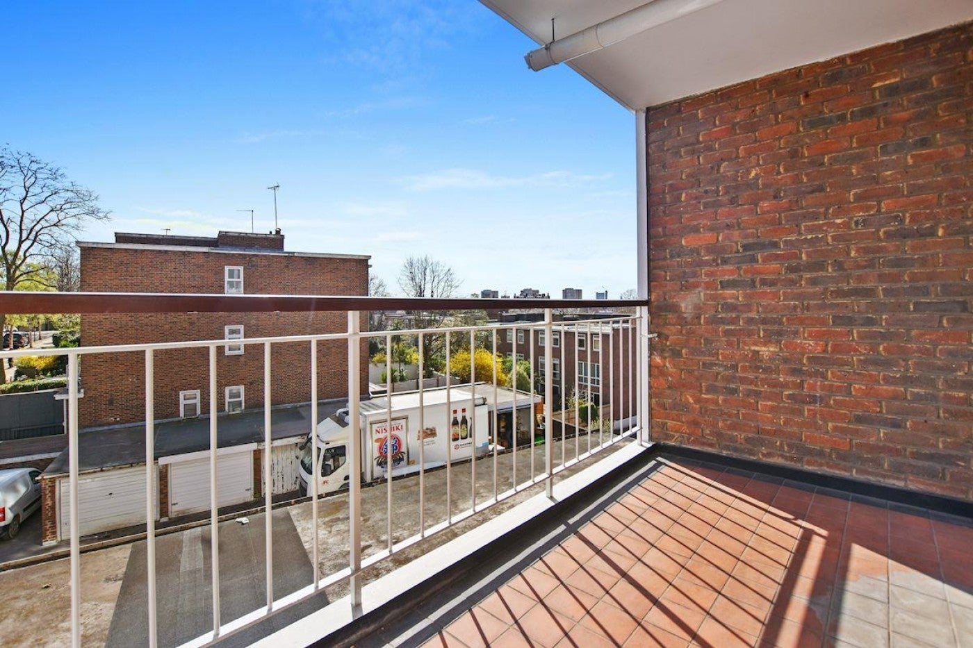 Flat Carlton Hill in City of Westminster