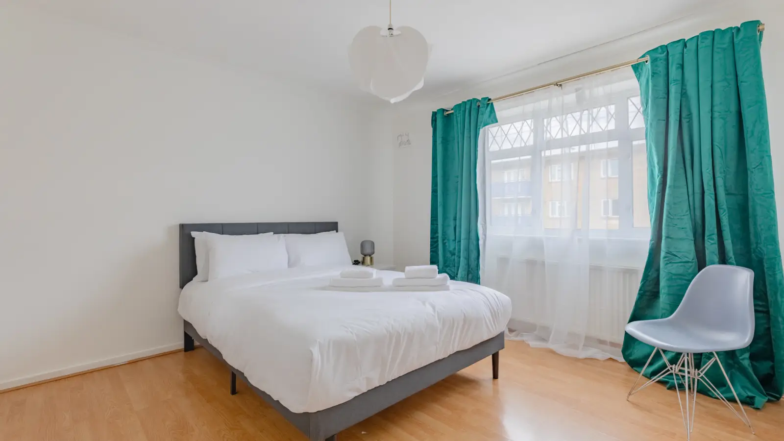 Flat Grange Park Road in Greater London