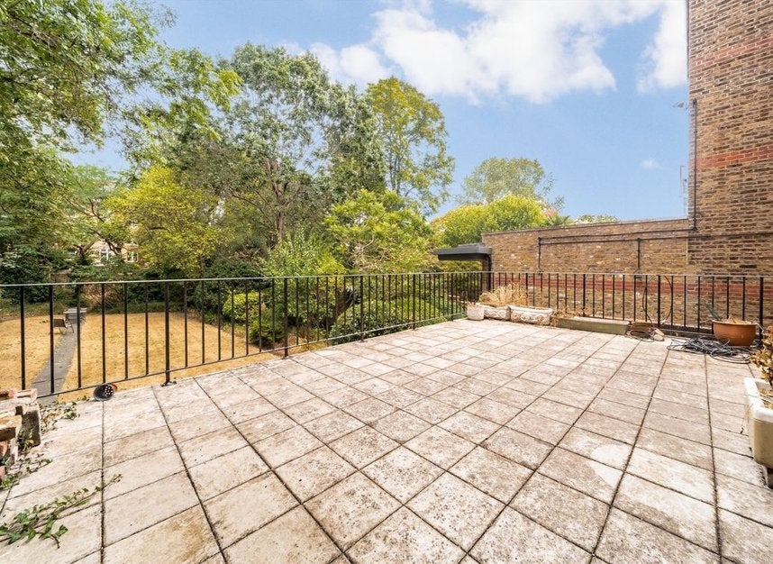 Flat Compayne Gardens in Greater London