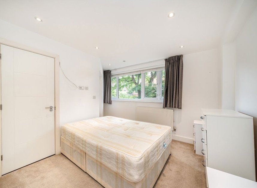 Flat Compayne Gardens in Greater London