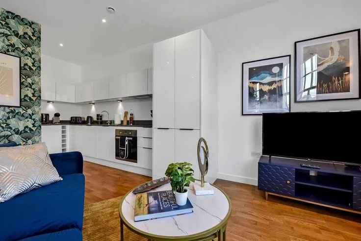 Flat Clarence Street in Borough of Spelthorne