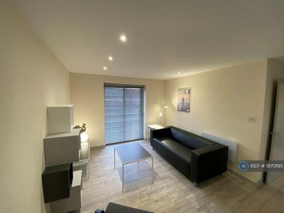 Flat Jackson Crescent in Manchester