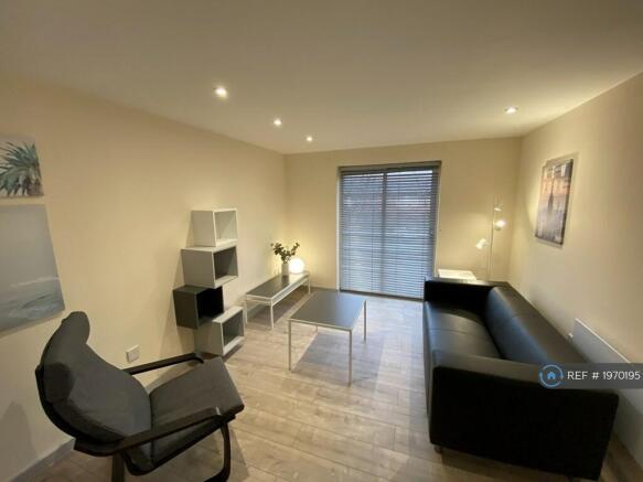 Flat Jackson Crescent in Manchester