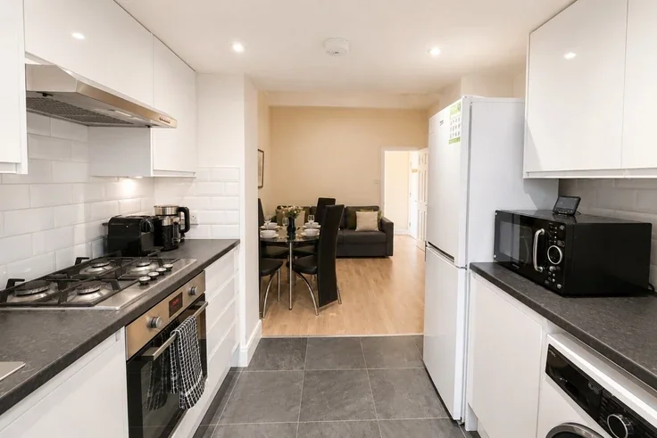 Flat Monsell Road in Greater London