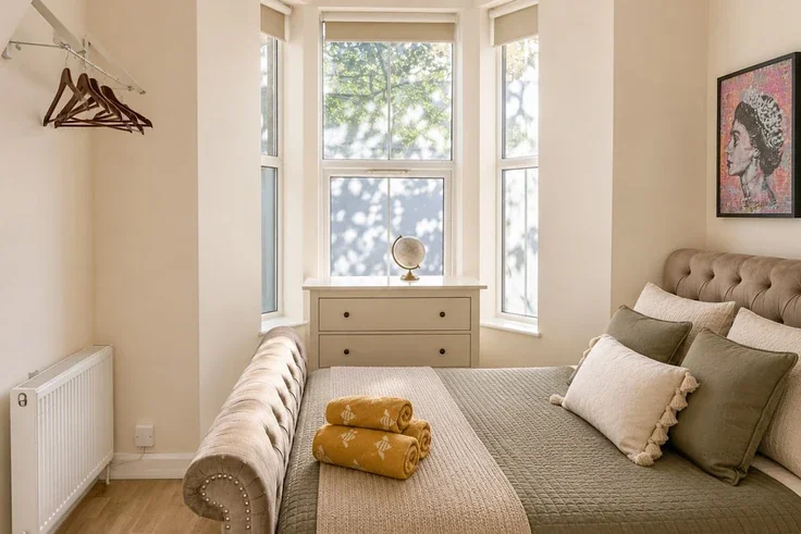 Flat Monsell Road in Greater London