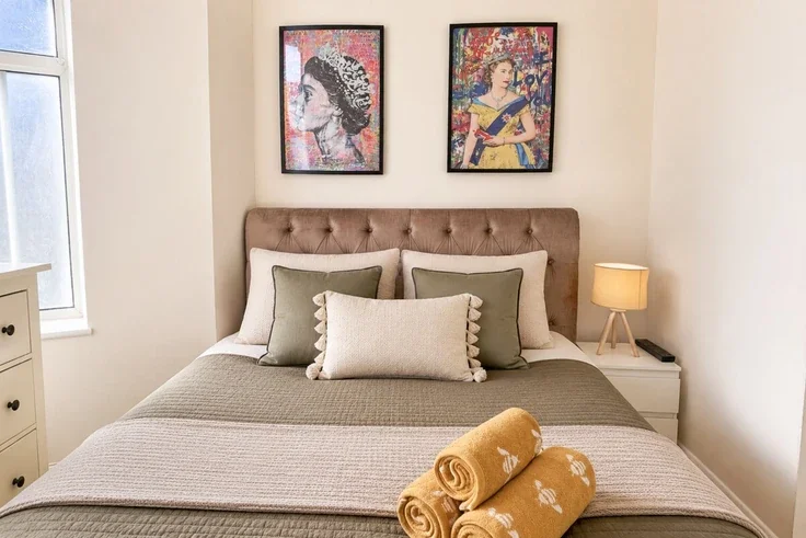 Flat Monsell Road in Greater London