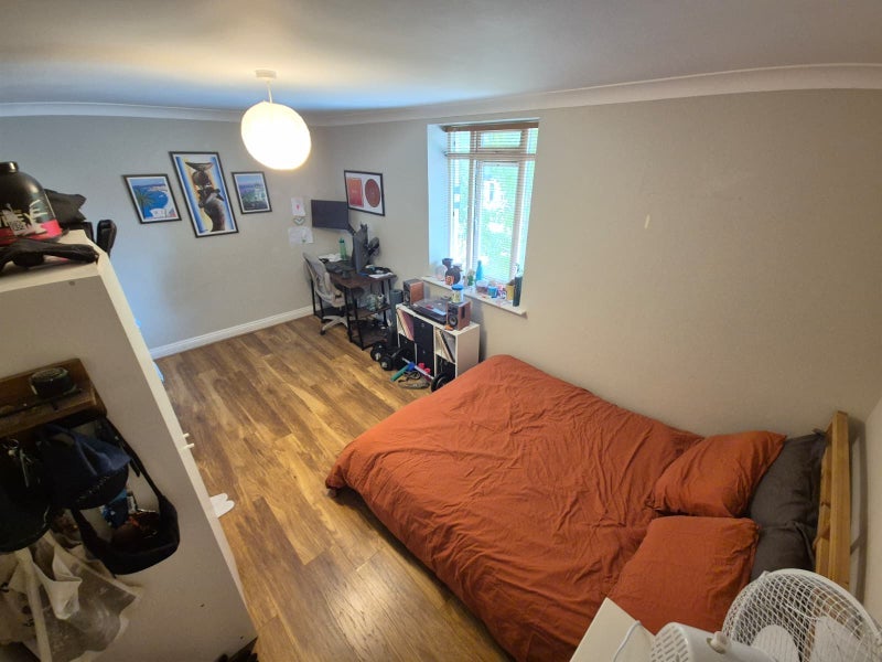 Room Rectory Square in Greater London