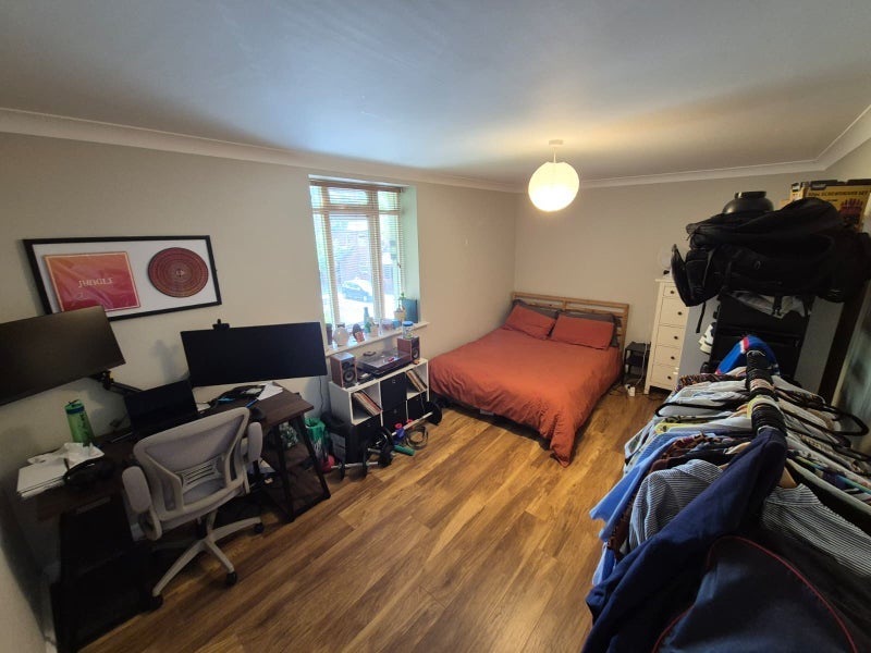 Room Rectory Square in Greater London