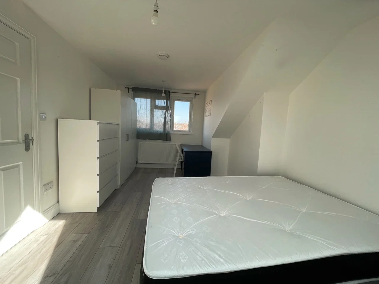 Room Cricklewood Broadway in Greater London